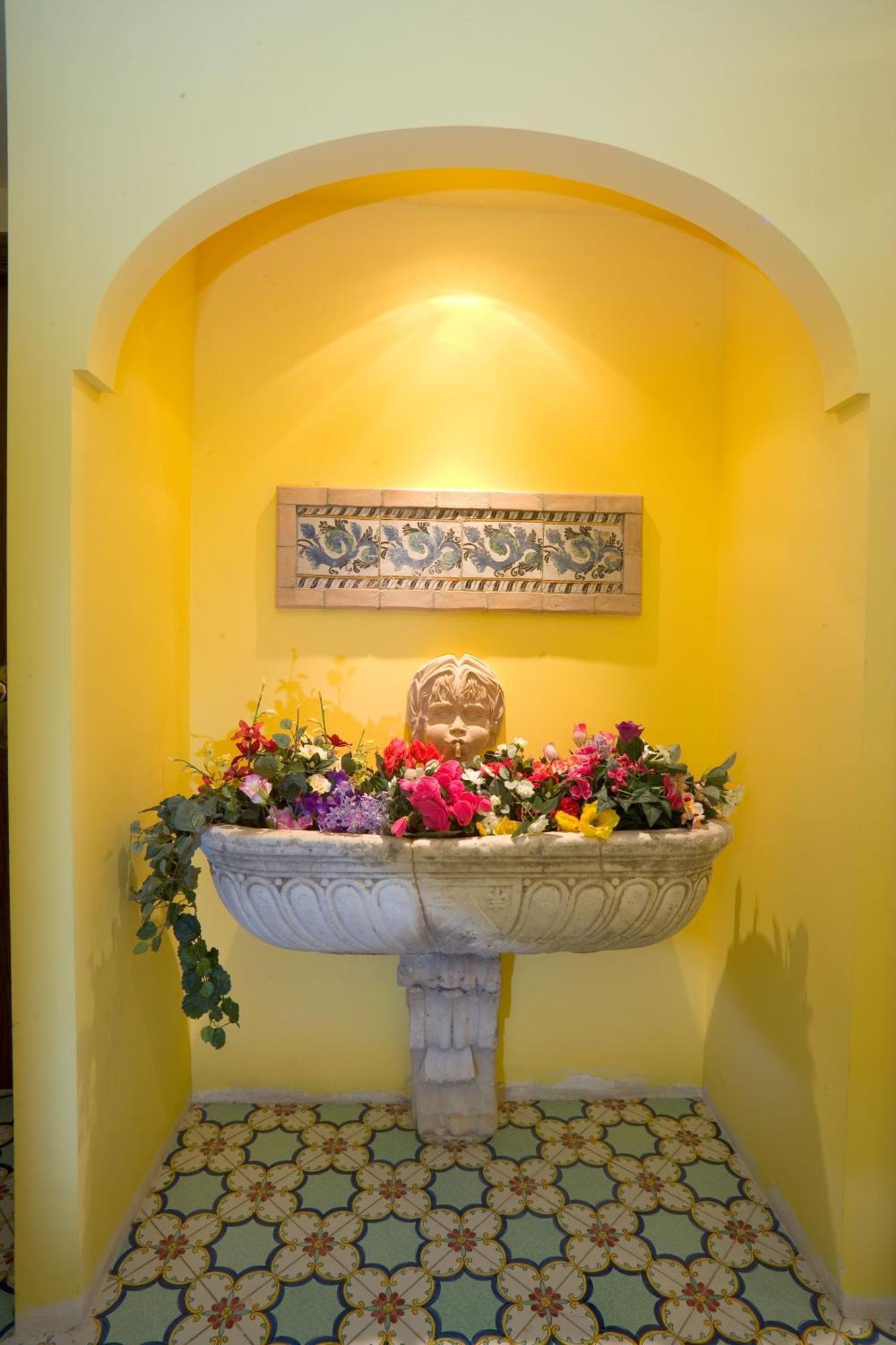 Hotel La Tonnarella Sorrento Exterior photo