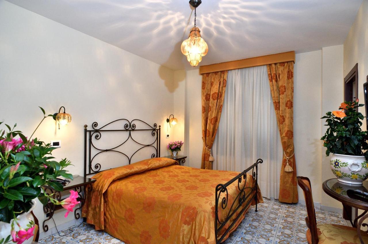 Hotel La Tonnarella Sorrento Exterior photo